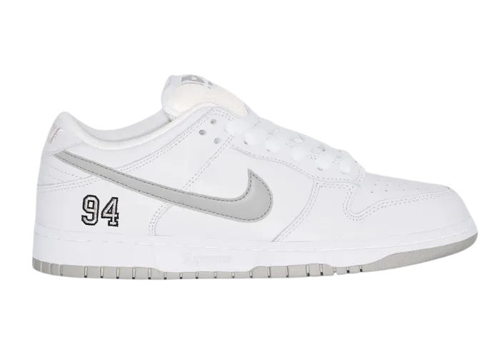 Supreme × Nike SB Dunk Low \"White/ Silve Supreme x Nike SB Dunk Low White Metallic Silver HQ8487-100